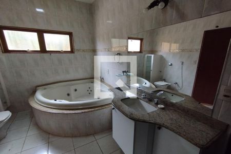 Casa para alugar com 250m², 4 quartos e 3 vagas Casa para alugar com 250m², 4 quartos e 3 vagasBanheiro da Suíte 01