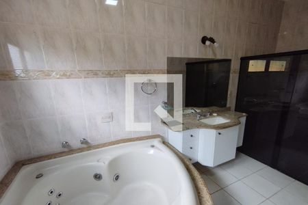 Casa para alugar com 250m², 4 quartos e 3 vagas Casa para alugar com 250m², 4 quartos e 3 vagasBanheiro da Suíte 01