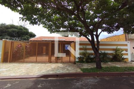 Casa para alugar com 250m², 4 quartos e 3 vagas Casa para alugar com 250m², 4 quartos e 3 vagasFachada