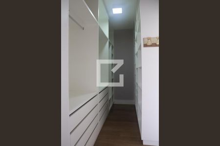 Casa de condomínio à venda com 175m², 3 quartos e 2 vagasCloset da suíte