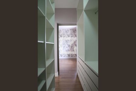 Casa de condomínio à venda com 175m², 3 quartos e 2 vagasCloset da suíte