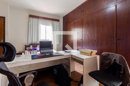 Casa à venda com 300m², 5 quartos e 5 vagasSuíte 2