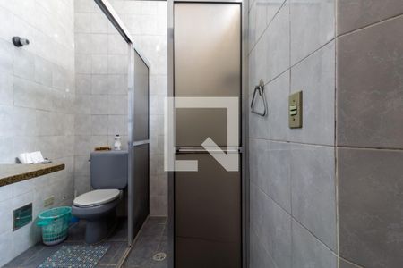 Casa à venda com 300m², 5 quartos e 5 vagasBanheiro Suíte 2