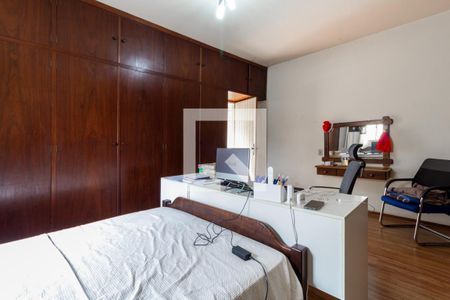 Casa à venda com 300m², 5 quartos e 5 vagasSuíte 2