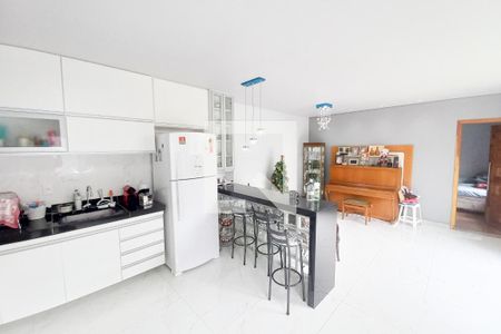 Sala conjugada com a cozinha de casa para alugar com 6 quartos, 320m² em Sinimbu, Belo Horizonte
