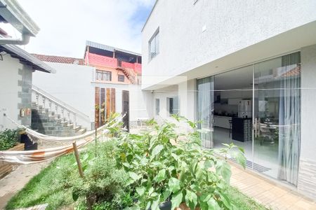 Casa para alugar com 320m², 6 quartos e 2 vagasCasa 1 - Quintal