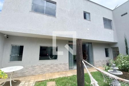 Casa para alugar com 320m², 6 quartos e 2 vagasCasa 1 - Quintal