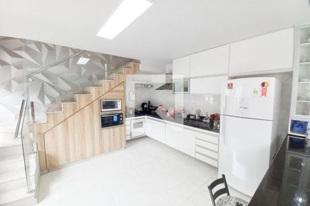 Sala conjugada com a cozinha de casa para alugar com 6 quartos, 320m² em Sinimbu, Belo Horizonte