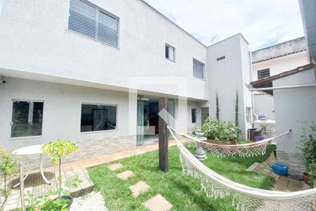 Casa para alugar com 320m², 6 quartos e 2 vagasCasa 1 - Quintal