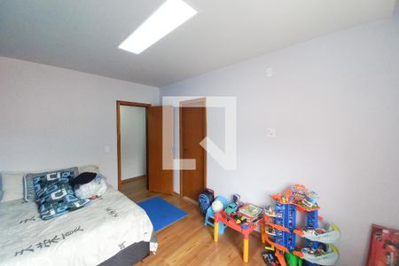 Casa 1 - Quarto  de casa para alugar com 6 quartos, 320m² em Sinimbu, Belo Horizonte