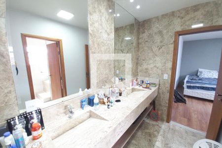 Casa para alugar com 320m², 6 quartos e 2 vagasCasa 1 - Banheiro da Suíte 2