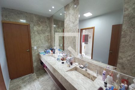 Casa para alugar com 320m², 6 quartos e 2 vagasCasa 1 - Banheiro da Suíte 2