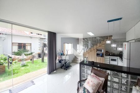 Sala conjugada com a cozinha de casa para alugar com 6 quartos, 320m² em Sinimbu, Belo Horizonte