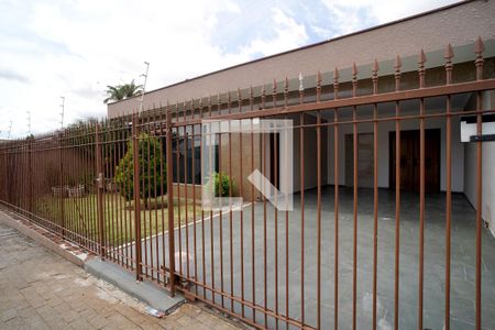 Casa para alugar com 198m², 3 quartos e 4 vagasFachada