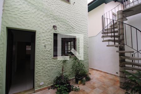 Casa à venda com 120m², 2 quartos e 2 vagasFundos da casa