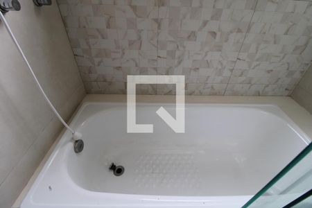 Casa à venda com 120m², 2 quartos e 2 vagasBanheira