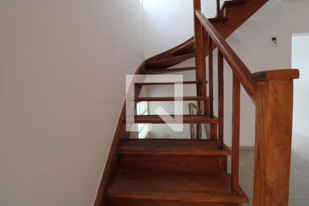 Escada de casa à venda com 2 quartos, 120m² em Socorro, São Paulo