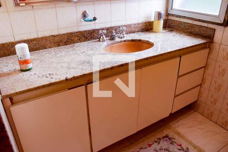 Casa à venda com 230m², 4 quartos e 3 vagasBanheiro da Suíte 4