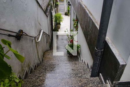 Casa à venda com 230m², 4 quartos e 3 vagasEscada