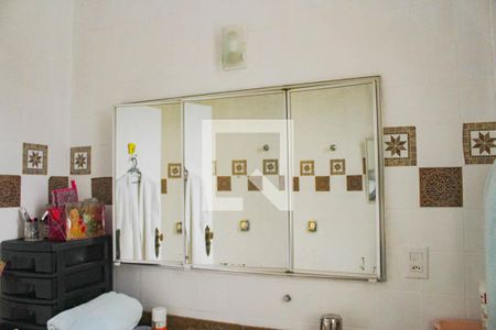 Casa à venda com 230m², 4 quartos e 3 vagasBanheiro 1