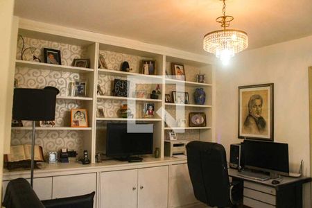 Casa à venda com 230m², 4 quartos e 3 vagasEscritório