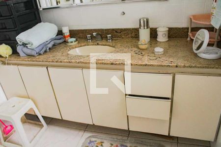 Casa à venda com 230m², 4 quartos e 3 vagasBanheiro 1