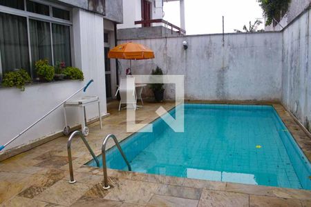 Casa à venda com 230m², 4 quartos e 3 vagasPiscina
