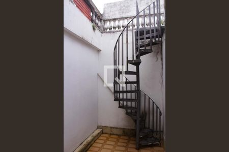 Casa à venda com 230m², 4 quartos e 3 vagasEscada para sacada