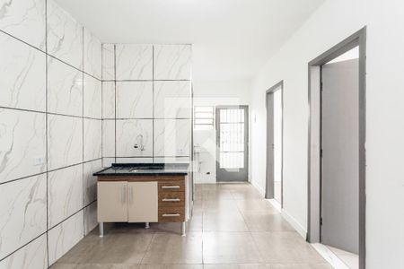 Sala e cozinha de casa para alugar com 2 quartos, 32m² em Vila das Mercês, São Paulo