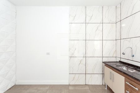 Sala e cozinha de casa para alugar com 2 quartos, 32m² em Vila das Mercês, São Paulo