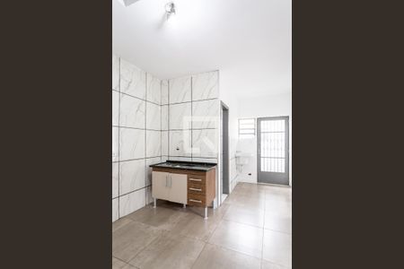 Cozinha de casa para alugar com 2 quartos, 32m² em Vila das Mercês, São Paulo