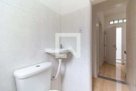 Banheiro de casa para alugar com 1 quarto, 20m² em Vila Santo Estevão, São Paulo