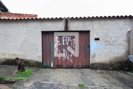 Casa à venda com 280m², 2 quartos e 2 vagasFachada