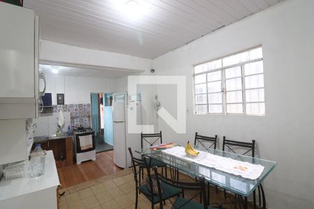 Casa à venda com 100m², 3 quartos e 2 vagasCozinha 