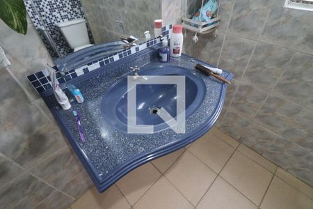 Casa à venda com 100m², 3 quartos e 2 vagasBanheiro 