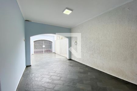 Casa à venda com 213m², 3 quartos e 3 vagas Casa à venda com 213m², 3 quartos e 3 vagasGaragem