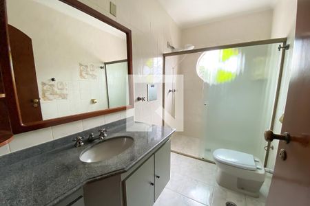 Casa à venda com 213m², 3 quartos e 3 vagas Casa à venda com 213m², 3 quartos e 3 vagasBanheiro 2