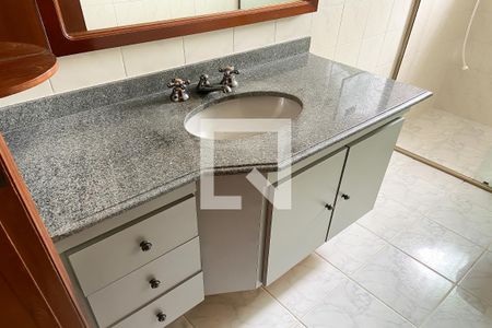 Casa à venda com 213m², 3 quartos e 3 vagas Casa à venda com 213m², 3 quartos e 3 vagasBanheiro 2