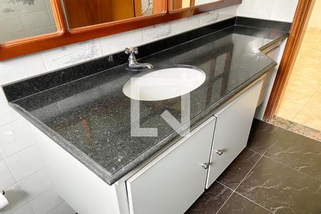Casa à venda com 213m², 3 quartos e 3 vagas Casa à venda com 213m², 3 quartos e 3 vagasBanheiro
