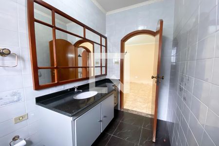 Casa à venda com 213m², 3 quartos e 3 vagas Casa à venda com 213m², 3 quartos e 3 vagasBanheiro