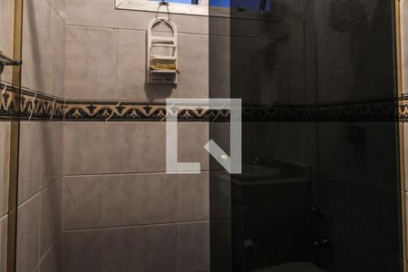 Banheiro de apartamento para alugar com 1 quarto, 51m² em Balneário Cidade Atlântica, Guarujá