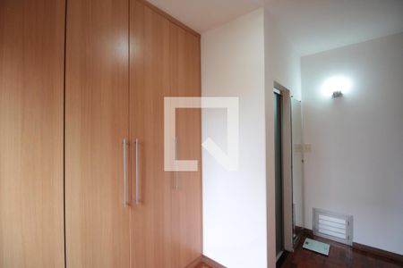 Casa à venda com 450m², 4 quartos e 3 vagasCloset