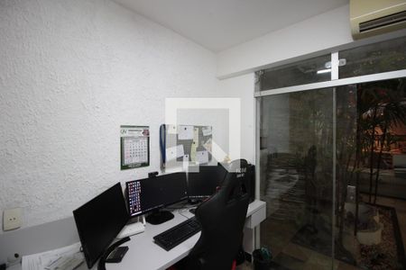 Casa à venda com 450m², 4 quartos e 3 vagasEscritório 1