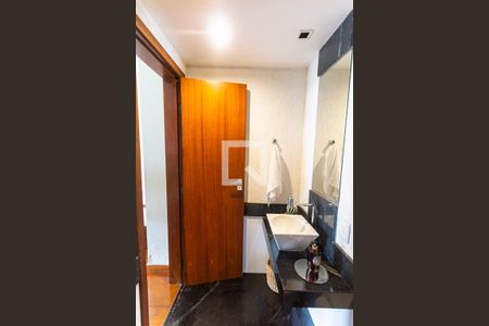 Lavabo da Sala 2 de casa à venda com 4 quartos, 400m² em Mangabeiras, Belo Horizonte