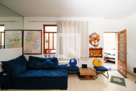 Sala de casa à venda com 3 quartos, 120m² em Santa Efigênia, Belo Horizonte
