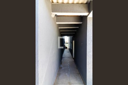 Casa à venda com 120m², 4 quartos e 2 vagasCorredor Lateral da Casa