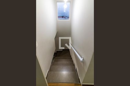 Escada de Acesso ao Piso Superior de casa à venda com 4 quartos, 120m² em Parque Sao Domingos, São Paulo