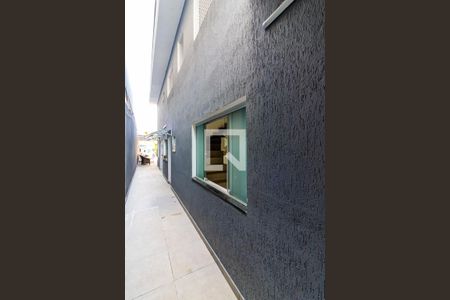 Casa à venda com 120m², 4 quartos e 2 vagasCorredor Lateral da Casa