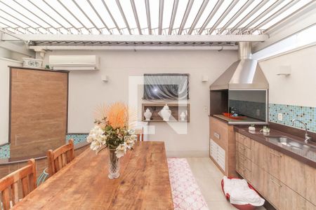 Casa de condomínio à venda com 205m², 3 quartos e 3 vagasChurrasqueira