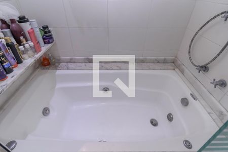 Casa de condomínio à venda com 205m², 3 quartos e 3 vagasBanheiro da Suíte